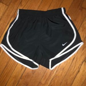 GREY NIKE WOMENS RUNNING SHORT